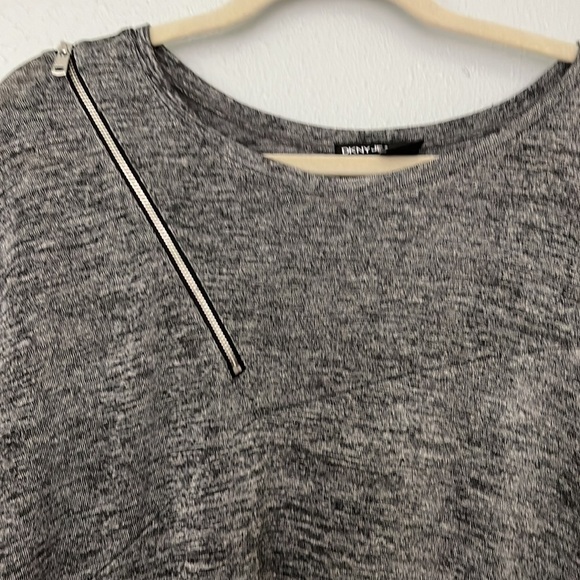 DKNY JEANS long sleeved top. Size XL - Picture 4 of 6